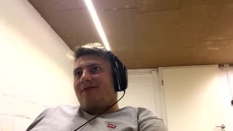 Snapshot of outflayd chatting on October 20, 2025, 10:10 pm outflayd online show from October 20, 2025, 10:10 pm