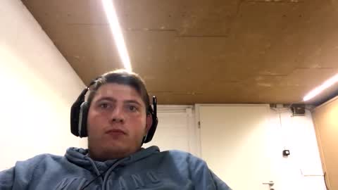 Snapshot of outflayd chatting on November 5, 2025, 10:15 am outflayd online show from November 5, 2025, 10:15 am