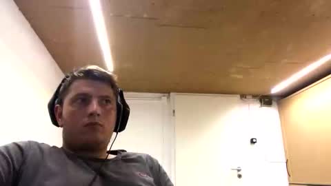 Snapshot of outflayd chatting on November 6, 2025, 12:11 am outflayd online show from November 6, 2025, 12:11 am