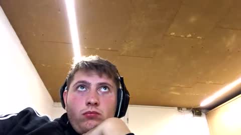 Snapshot of outflayd chatting on November 6, 2025, 9:15 pm outflayd online show from November 6, 2025, 9:15 pm