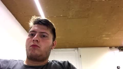 Snapshot of outflayd chatting on November 7, 2025, 4:29 pm outflayd online show from November 7, 2025, 4:29 pm