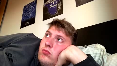 Snapshot of outflayd chatting on November 9, 2025, 3:21 pm outflayd online show from November 9, 2025, 3:21 pm