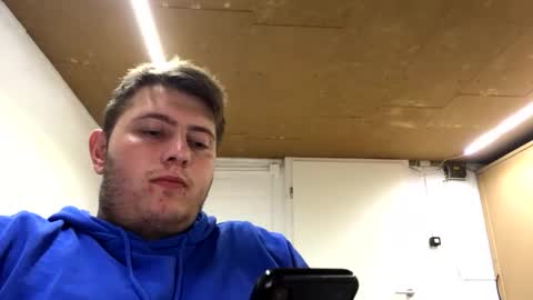 Snapshot of outflayd chatting on November 10, 2025, 6:40 pm outflayd online show from November 10, 2025, 6:40 pm