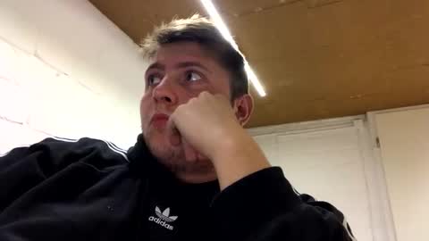 Snapshot of outflayd chatting on November 13, 2025, 11:36 pm outflayd online show from November 13, 2025, 11:36 pm