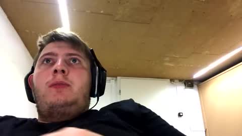 Snapshot of outflayd chatting on November 16, 2025, 11:54 pm outflayd online show from November 16, 2025, 11:54 pm