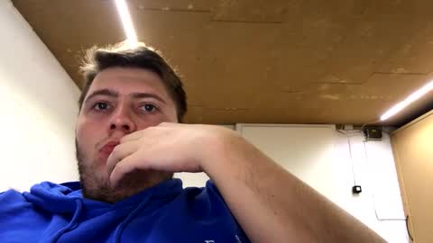 Snapshot of outflayd chatting on November 17, 2025, 10:37 pm outflayd online show from November 17, 2025, 10:37 pm