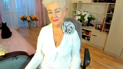 Snapshot of over50games chatting on February 2, 2026, 1:32 pm Alla online show from February 2, 2026, 1:32 pm