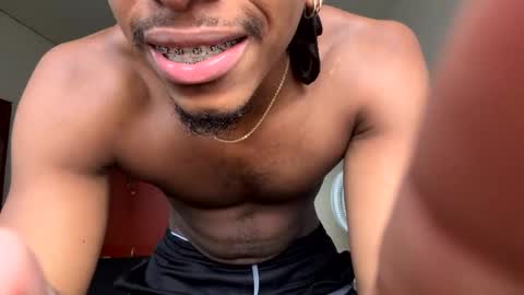 Snapshot of owen_222 chatting on February 14, 2025, 9:21 pm Owen online show from February 14, 2025, 9:21 pm