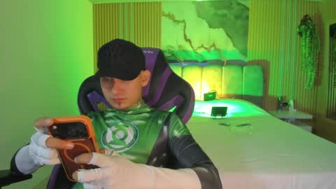 Snapshot of owen_drake chatting on April 28, 2026, 2:27 am Owen Drak online show from April 28, 2026, 2:27 am