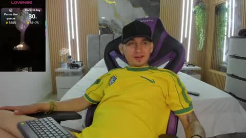 Snapshot of owen_drake chatting on April 30, 2026, 12:50 am Owen Drak online show from April 30, 2026, 12:50 am