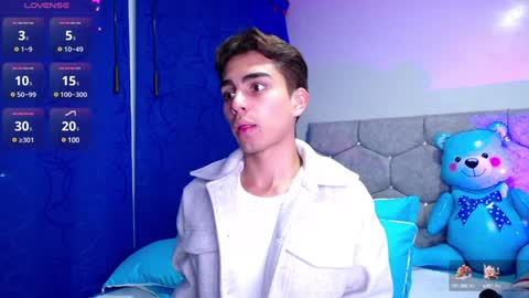 Owen  Independent model  online show from February 2, 2025, 4:26 am