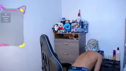 Owen  Independent model  online show from December 14, 2025, 5:51 pm