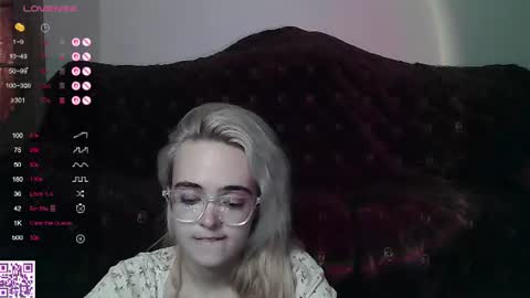 Oxcy online show from July 4, 2026, 9:10 pm