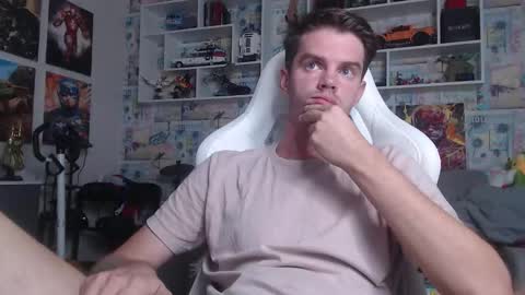 Snapshot of oxmikexo chatting on September 13, 2025, 12:16 pm Mike online show from September 13, 2025, 12:16 pm