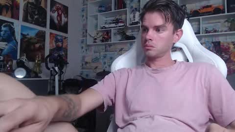 Snapshot of oxmikexo chatting on September 26, 2025, 11:25 am Mike online show from September 26, 2025, 11:25 am