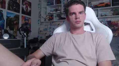 Snapshot of oxmikexo chatting on September 28, 2025, 11:04 am Mike online show from September 28, 2025, 11:04 am