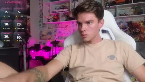 Snapshot of oxmikexo chatting on October 3, 2025, 12:13 pm Mike online show from October 3, 2025, 12:13 pm