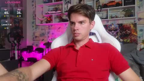 Snapshot of oxmikexo chatting on October 4, 2025, 12:14 pm Mike online show from October 4, 2025, 12:14 pm