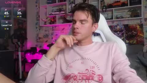 Snapshot of oxmikexo chatting on October 8, 2025, 12:03 pm Mike online show from October 8, 2025, 12:03 pm