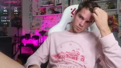 Snapshot of oxmikexo chatting on October 9, 2025, 11:19 am Mike online show from October 9, 2025, 11:19 am