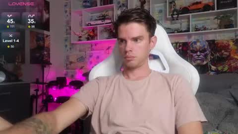 Snapshot of oxmikexo chatting on October 10, 2025, 12:04 pm Mike online show from October 10, 2025, 12:04 pm