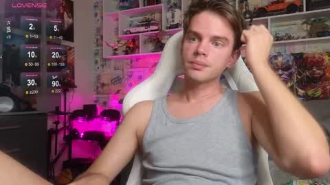 Snapshot of oxmikexo chatting on October 13, 2025, 11:54 am Mike online show from October 13, 2025, 11:54 am