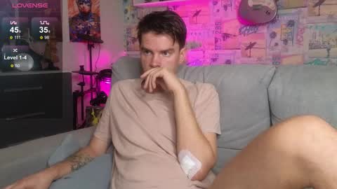 Snapshot of oxmikexo chatting on October 26, 2025, 11:38 am Mike online show from October 26, 2025, 11:38 am