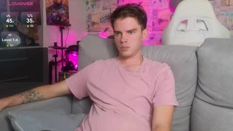 Snapshot of oxmikexo chatting on November 3, 2025, 12:06 pm Mike online show from November 3, 2025, 12:06 pm