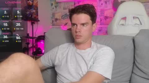 Snapshot of oxmikexo chatting on November 5, 2025, 12:05 pm Mike online show from November 5, 2025, 12:05 pm