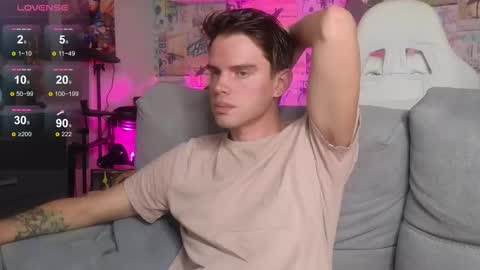 Snapshot of oxmikexo chatting on November 11, 2025, 12:05 pm Mike online show from November 11, 2025, 12:05 pm