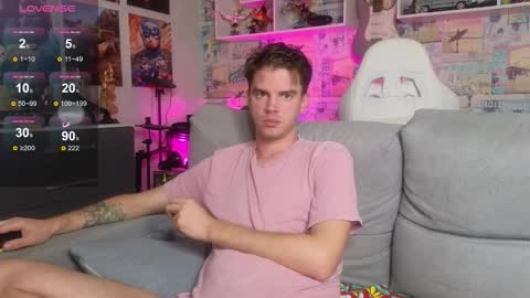 Snapshot of oxmikexo chatting on November 12, 2025, 12:27 pm Mike online show from November 12, 2025, 12:27 pm