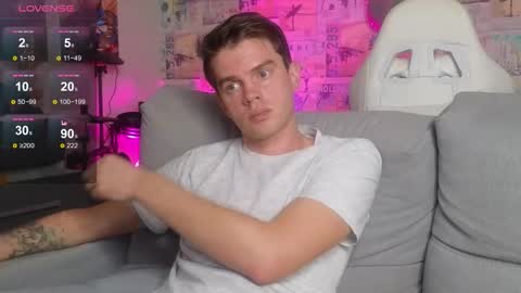 Snapshot of oxmikexo chatting on November 14, 2025, 2:27 pm Mike online show from November 14, 2025, 2:27 pm