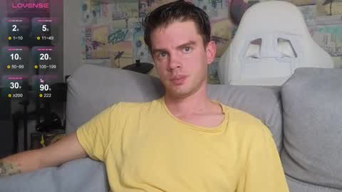 Snapshot of oxmikexo chatting on November 16, 2025, 12:22 pm Mike online show from November 16, 2025, 12:22 pm