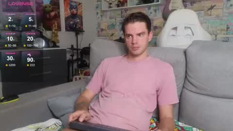 Snapshot of oxmikexo chatting on November 17, 2025, 12:33 pm Mike online show from November 17, 2025, 12:33 pm