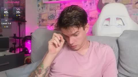 Snapshot of oxmikexo chatting on November 24, 2025, 1:11 pm Mike online show from November 24, 2025, 1:11 pm