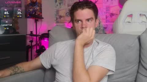 Snapshot of oxmikexo chatting on November 30, 2025, 12:42 pm Mike online show from November 30, 2025, 12:42 pm