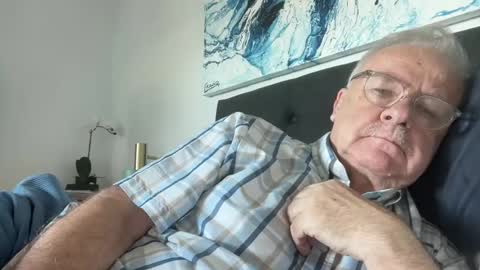 ozhairybearxxxx online show from December 10, 2024, 1:32 am