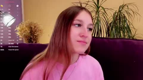 Snapshot of oziecarmona chatting on September 20, 2025, 1:17 am Caroline or just Lina online show from September 20, 2025, 1:17 am