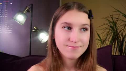 Snapshot of oziecarmona chatting on September 22, 2025, 1:07 am Caroline or just Lina online show from September 22, 2025, 1:07 am