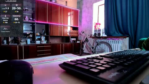 Ella online show from January 14, 2025, 10:17 am