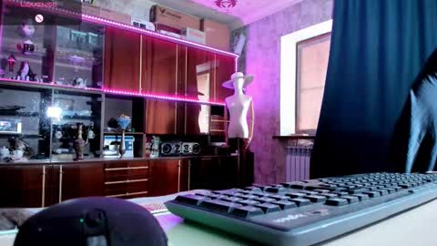 Ella online show from September 11, 2025, 6:57 am