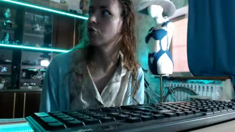 Ella online show from April 25, 2026, 5:21 am