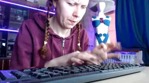 Ella online show from April 26, 2026, 6:11 am