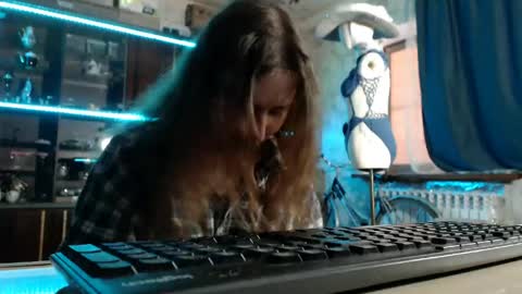 Ella online show from April 30, 2026, 6:42 am