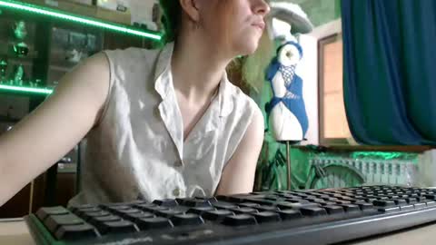 Ella online show from May 2, 2026, 6:40 am