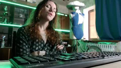Ella online show from May 3, 2026, 6:08 am