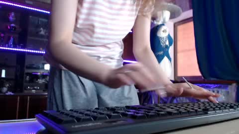 Ella online show from May 7, 2026, 6:41 am