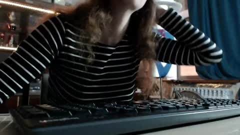 Ella online show from May 12, 2026, 7:16 am