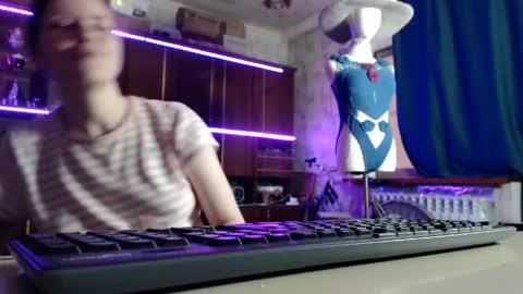 Ella online show from May 14, 2026, 7:37 am