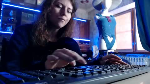 Ella online show from May 15, 2026, 7:04 am